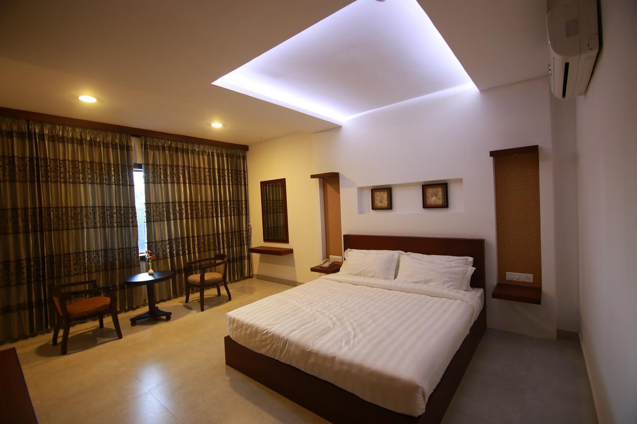 Rouba Residency Hotel Ponnani Bagian luar foto