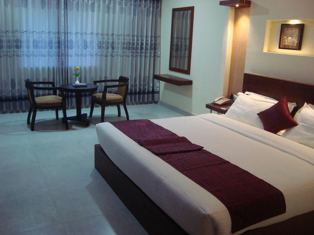 Rouba Residency Hotel Ponnani Bagian luar foto