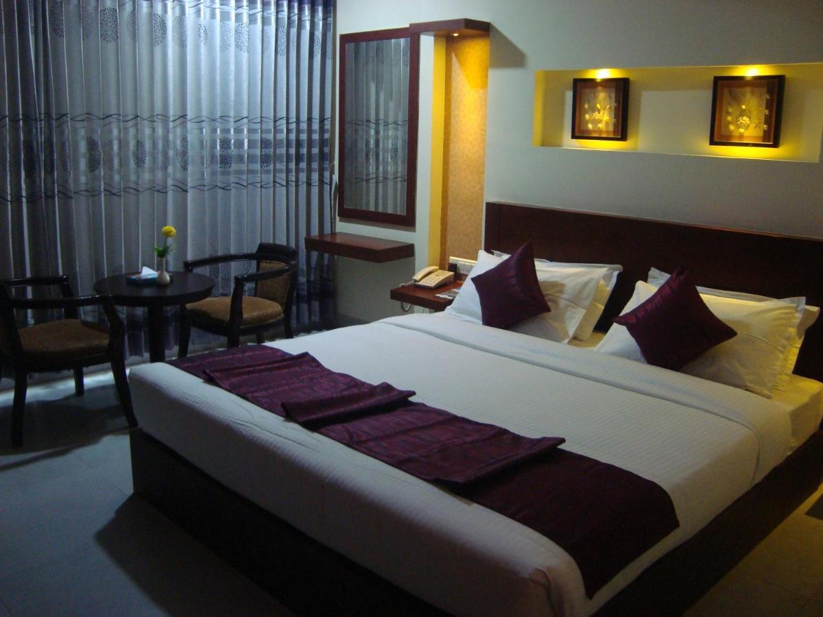 Rouba Residency Hotel Ponnani Bagian luar foto