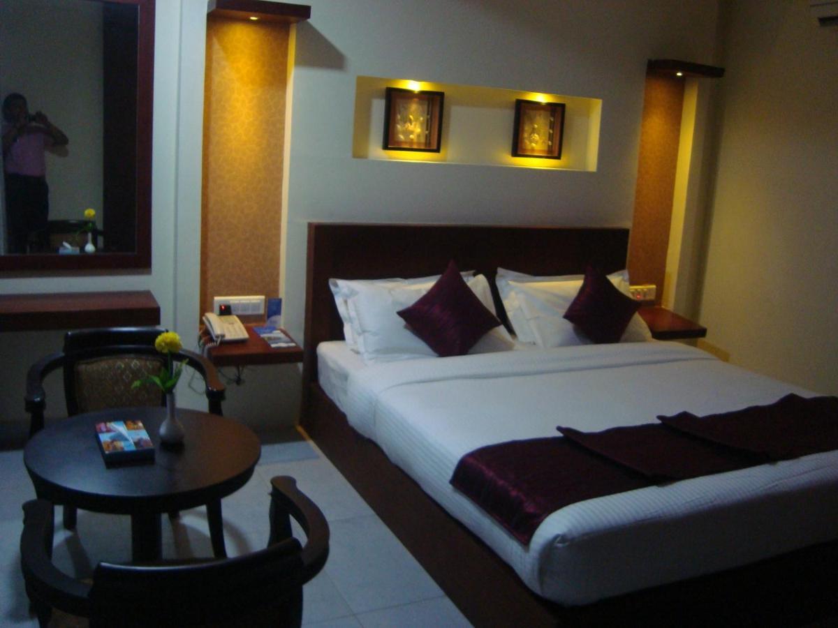 Rouba Residency Hotel Ponnani Bagian luar foto