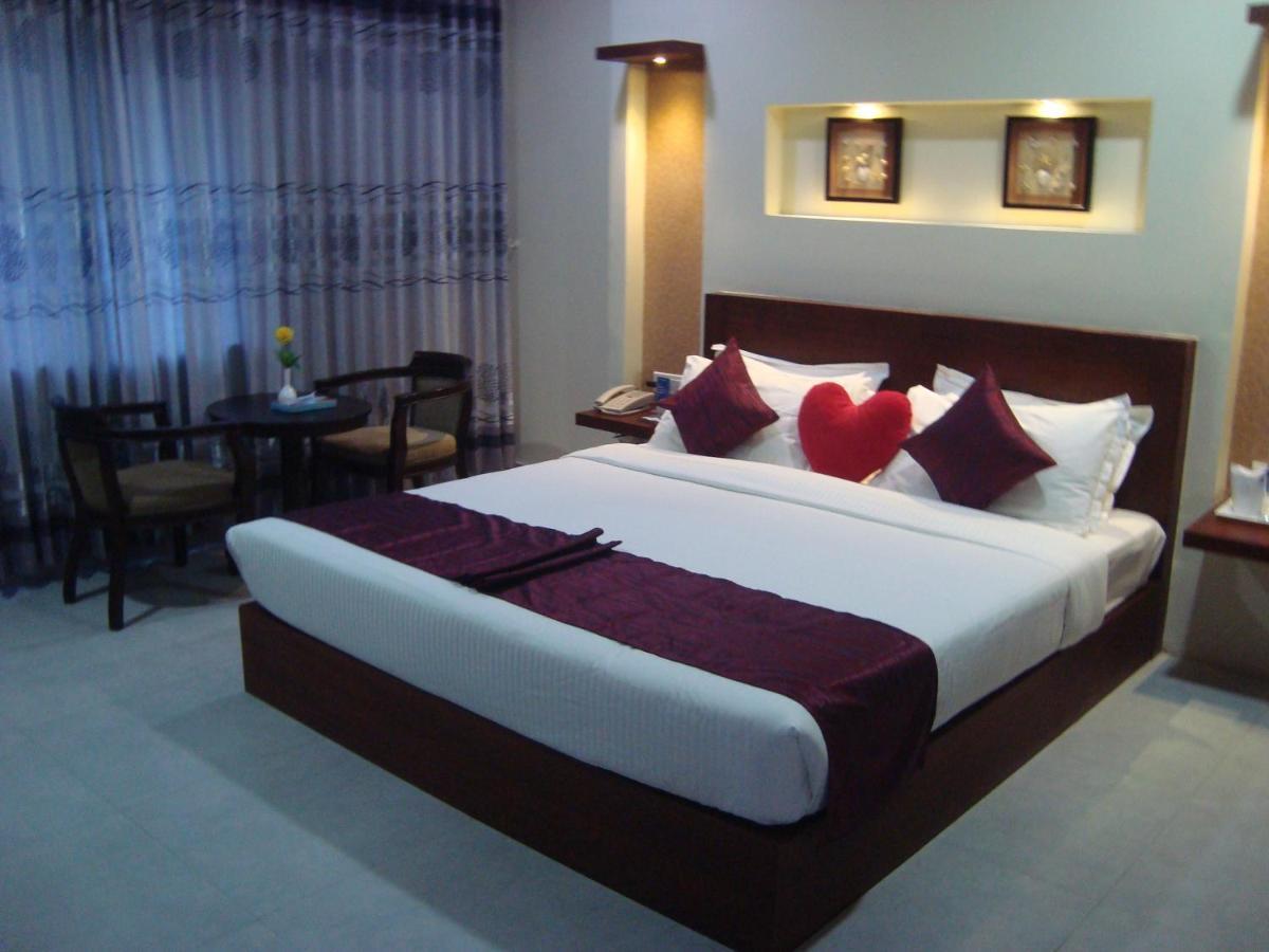 Rouba Residency Hotel Ponnani Bagian luar foto