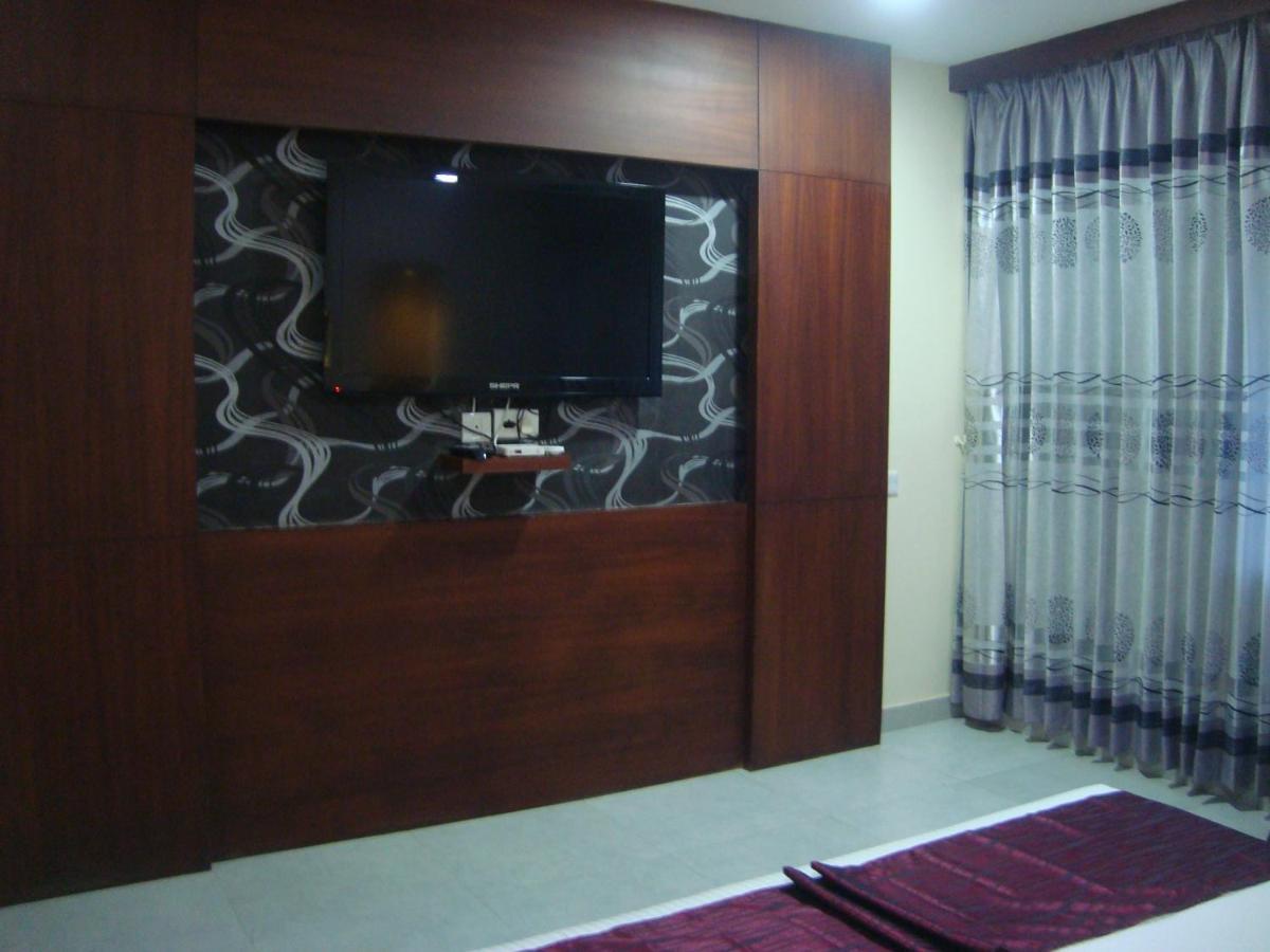Rouba Residency Hotel Ponnani Bagian luar foto