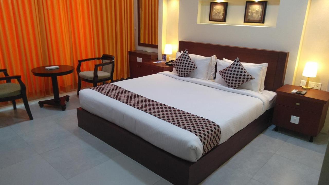 Rouba Residency Hotel Ponnani Bagian luar foto